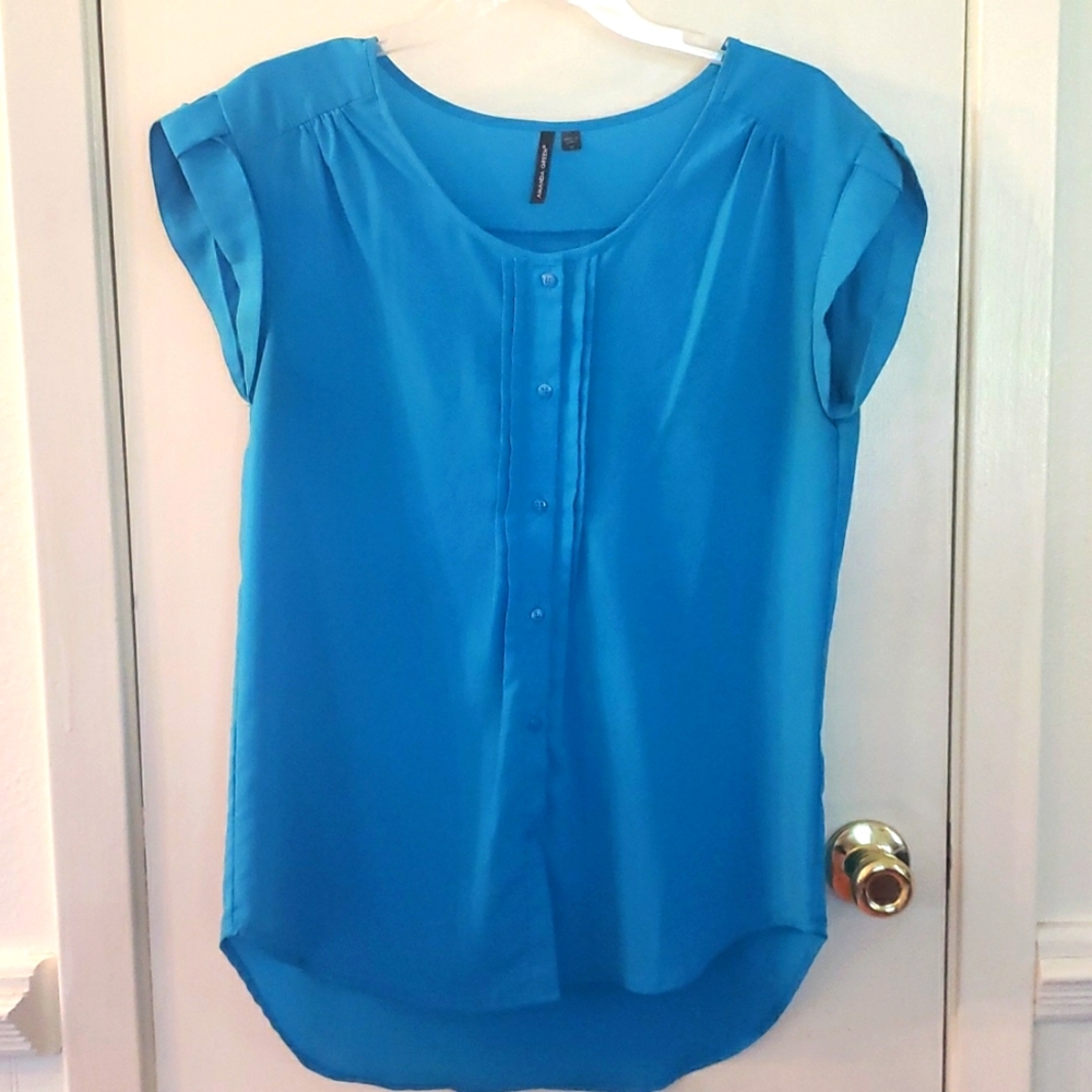 Amanda Green medium blue short sleeve button down style dress top polyester